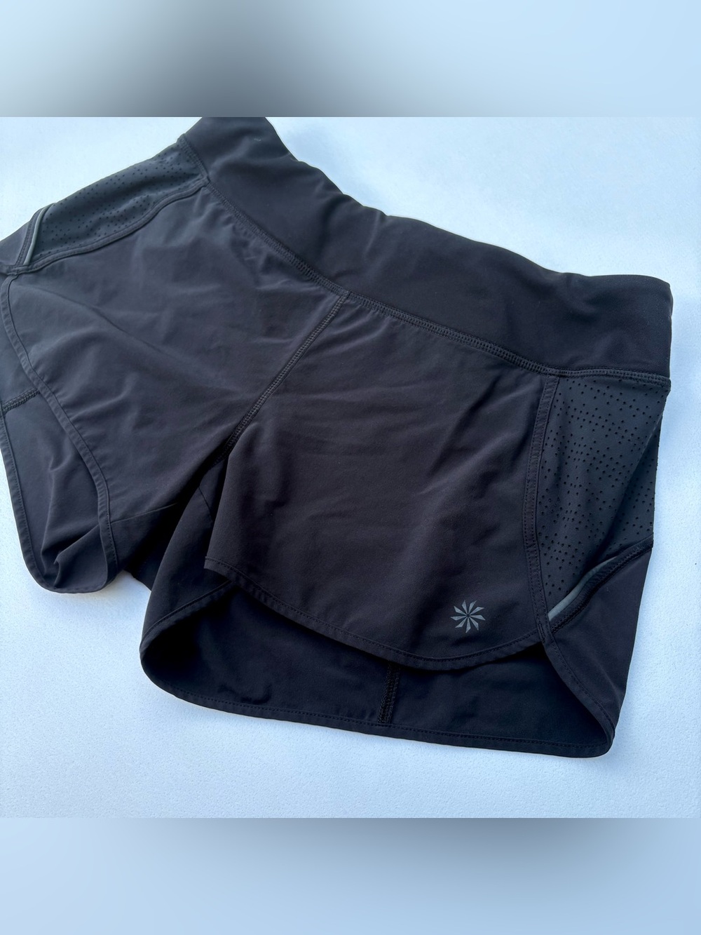 Athleta Track This Run Shorts size Small